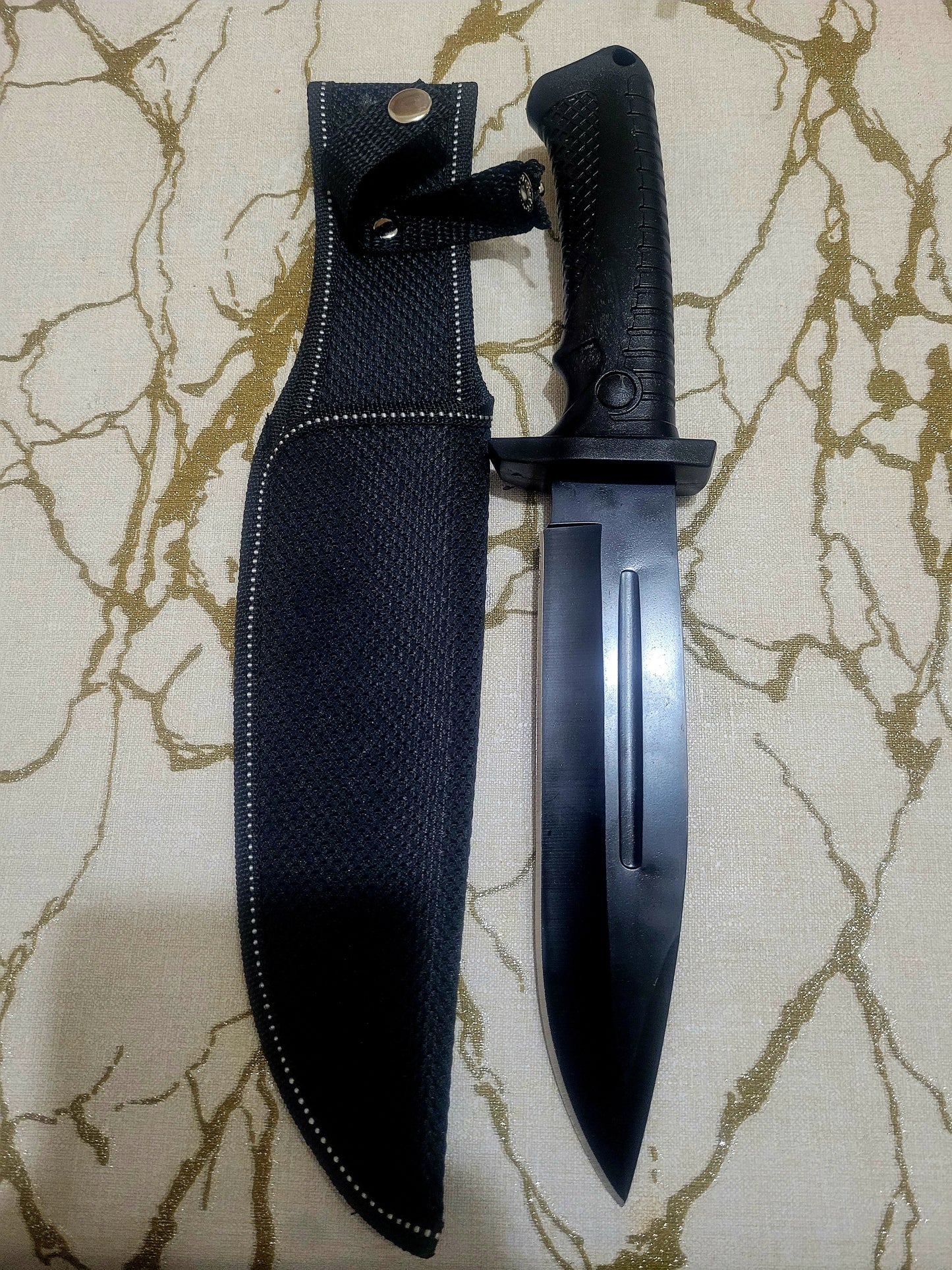 Cuțit tip baionetă